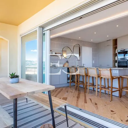 Easy Cles- Breathtaking View On The Ocean Apartament